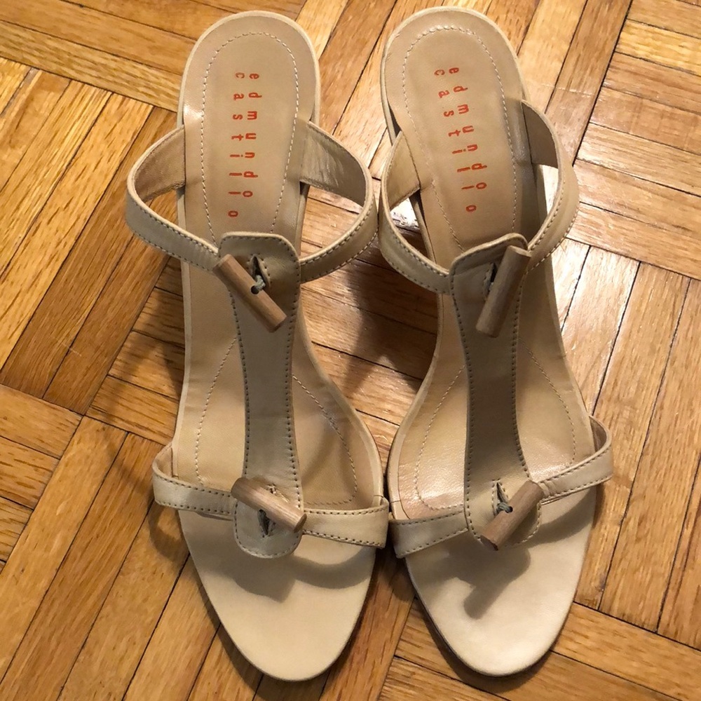 Neutral sandal slides